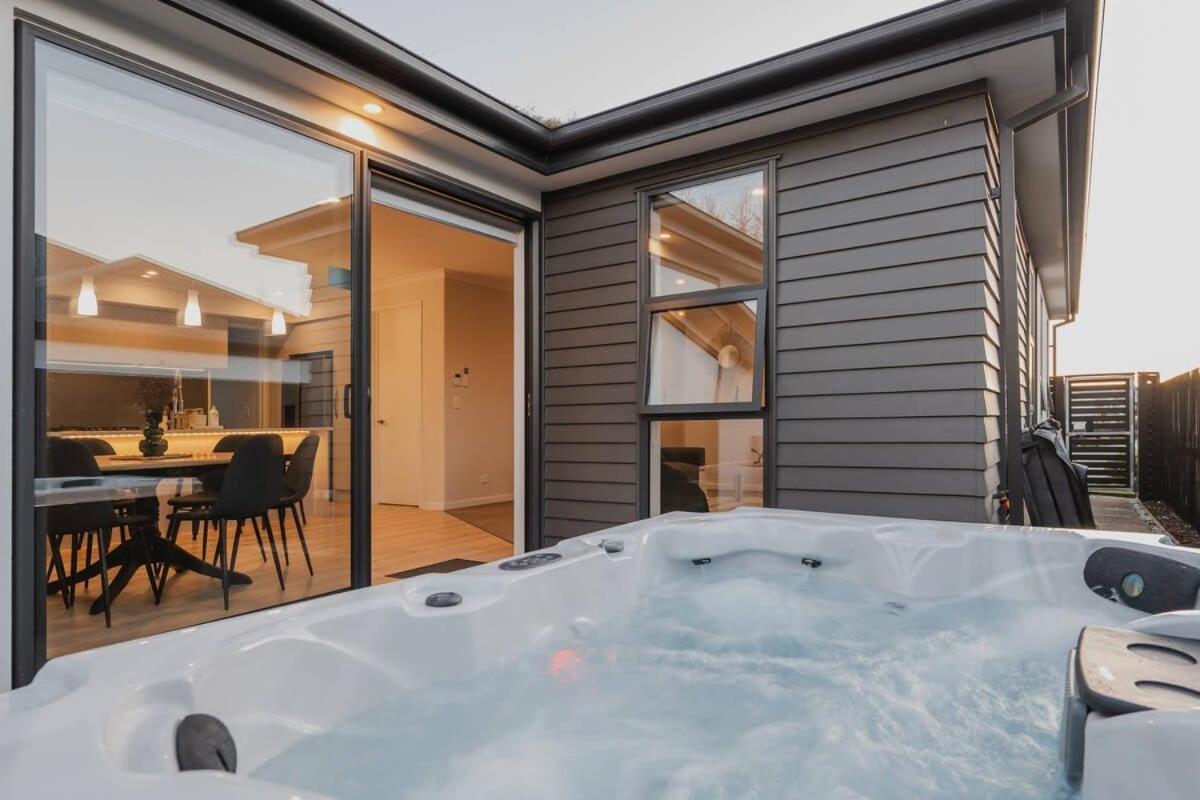 Elegant 3Br Home On Mustang Avenue Christchurch Exterior foto
