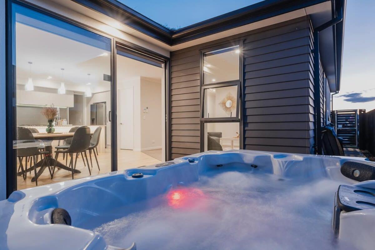 Elegant 3Br Home On Mustang Avenue Christchurch Exterior foto